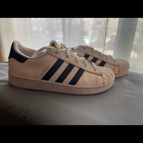 Adidas superstar big Kids size 3 - Picture 3 of 5